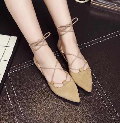 春季都在穿知性优雅的中跟绑带单鞋（图）
