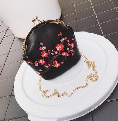 这几款单肩斜挎包可以搭配不同风格（图）