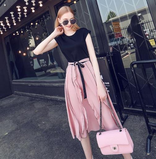 这条连衣裙又火了 谁穿都显瘦（图）