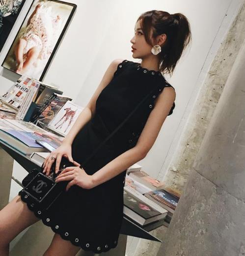 这条连衣裙又火了 谁穿都显瘦（图）