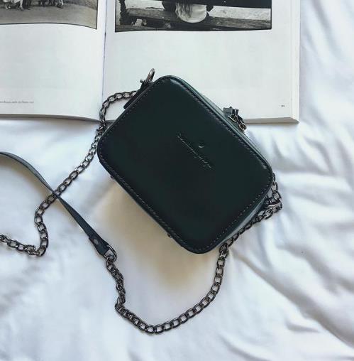 时尚女人出街都背这样的小方包 现在最流行(图) 时尚女人出街都背这样的小方包 现在最流行(图)