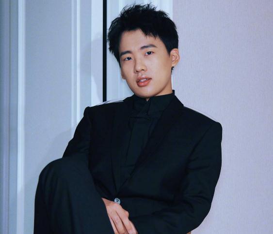 郭麒麟是有女朋友了吗 他搭档过的女明星有哪些