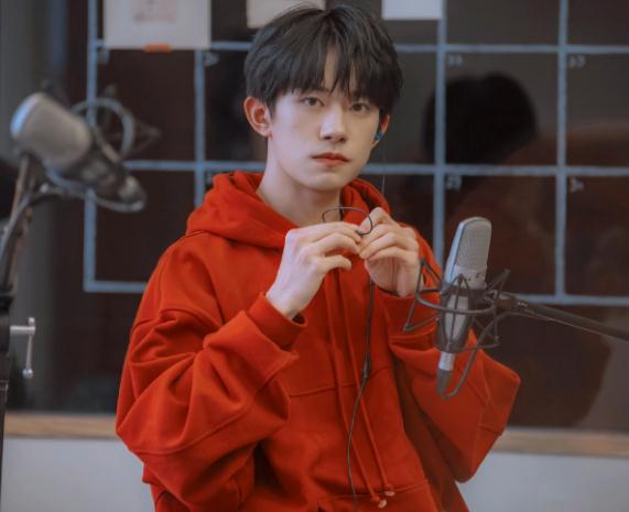 易烊千玺个人资料身高2022 易烊千玺家庭背景惊人