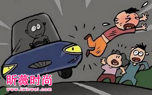 女子横穿马路被撞身亡：司机逃逸现场惊魂一幕