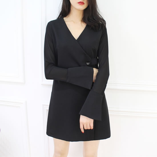 小白领黑裙加西装的搭配：时尚十足完美自信