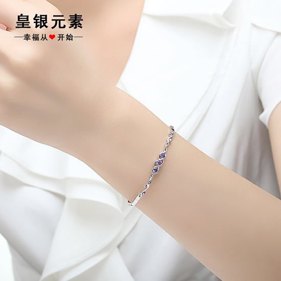 穿好衣还要好饰配,搭配这些手链精致更显优雅 穿好衣还要好饰配,搭配这些手链精致更显优雅