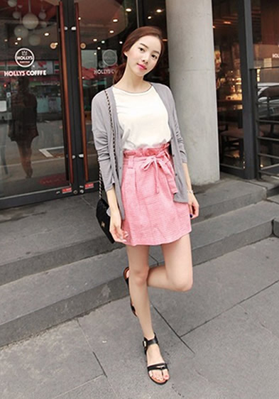 办公室OL包臀短裙：短裙职业装简约优雅更动人