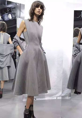 女白领精干职业装搭配：简洁黑白灰职业装搭配