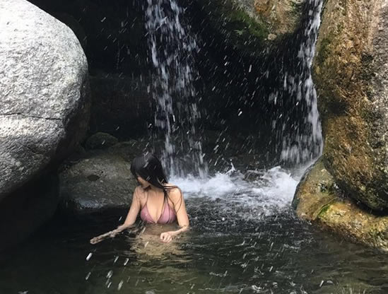 北舞校花号称小angelababy 丰满上围很撩人