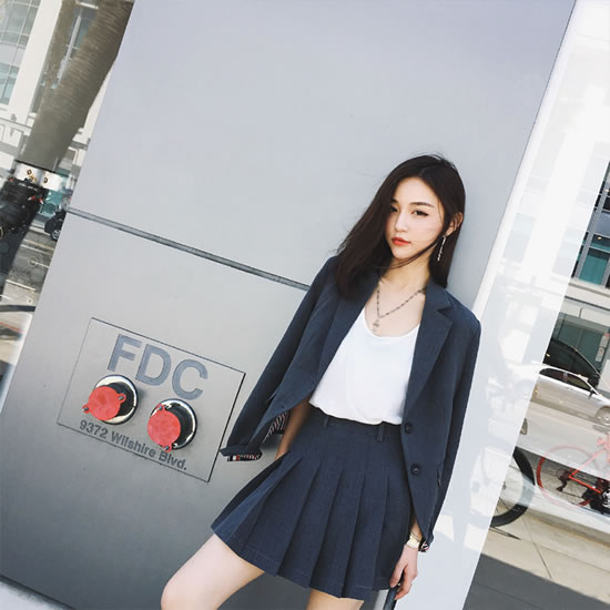 穿西装露腿：这才是春季露大长腿的正确方式