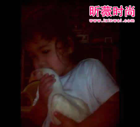 小姑娘宠物鸡死了泣不成声：晚上却收到惊喜（图文）