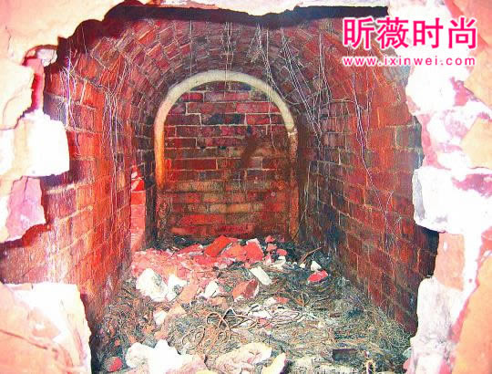 挖掘机惊扰了古墓主人千年之梦