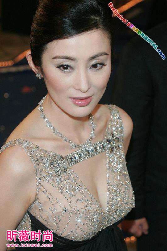 张敏近照曝光美丽依旧 昔日性感造型大盘点