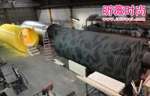 男子发现下水道口走进后惊呆了 男子发现下水道口走进后惊呆了