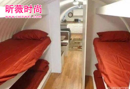 男子发现下水道口走进后惊呆了