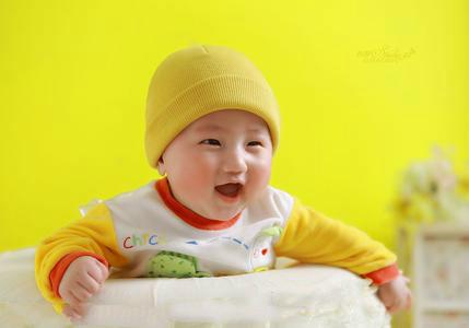 黄晓明陪杨颖香港产检生子,十指紧扣,羡煞旁人