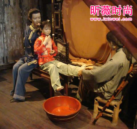 古代女子遭受的最痛苦酷刑：古代女子裹足过程残忍（图）