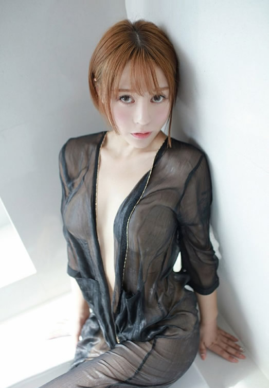 性感美女整形归来女神范依旧