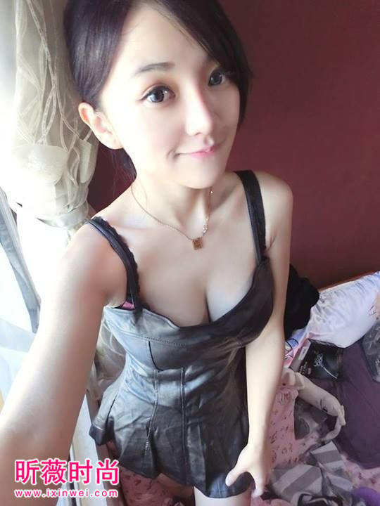 南半球女王周荀32F丰胸方法：女主播上围惊人