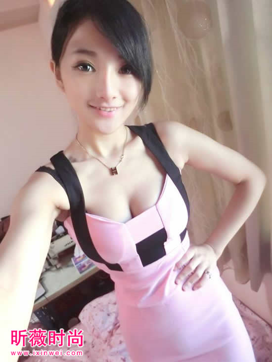 南半球女王周荀32F丰胸方法：女主播上围惊人