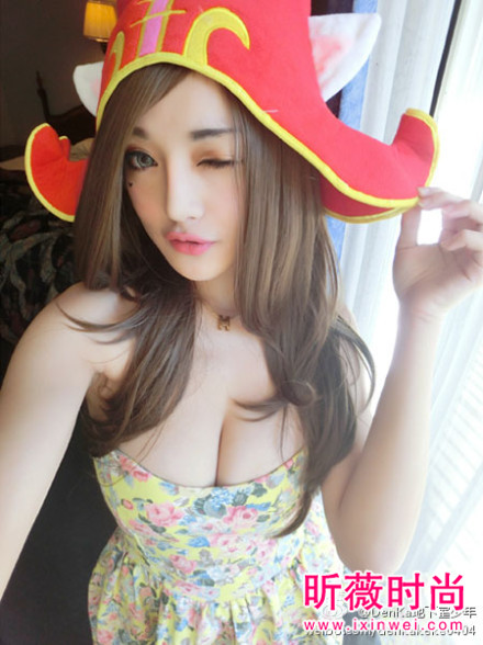 南半球女王周荀32F丰胸方法：女主播上围惊人