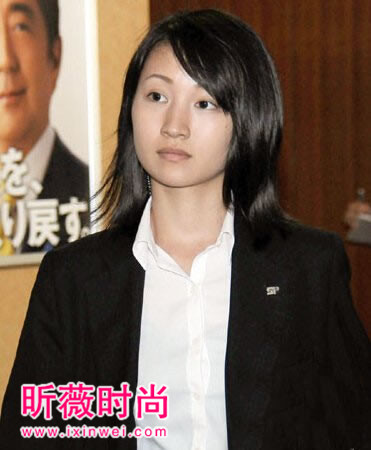 日本首相保镖太漂亮了!眼神都能杀人了 日本首相保镖太漂亮了!眼神都能杀人了