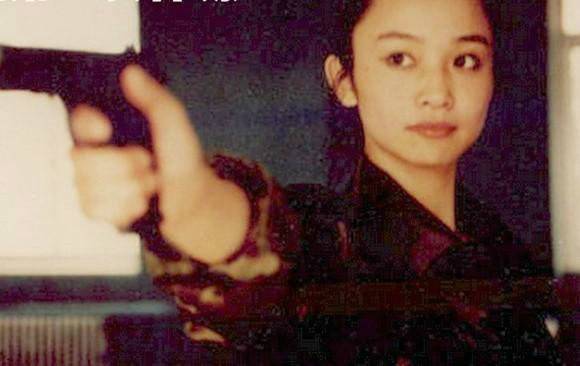 90后美女保镖走红 长相甜美身材傲人 90后美女保镖走红 长相甜美身材傲人