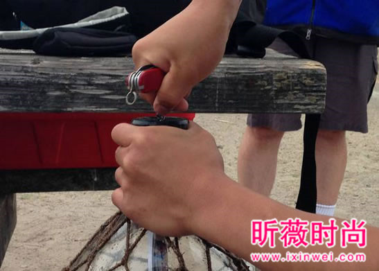 男子捡到一漂流瓶,打开后心都化了(图) 男子捡到一漂流瓶,打开后心都化了(图)