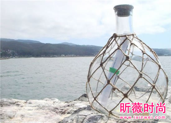 男子捡到一漂流瓶,打开后心都化了(图) 男子捡到一漂流瓶,打开后心都化了(图)