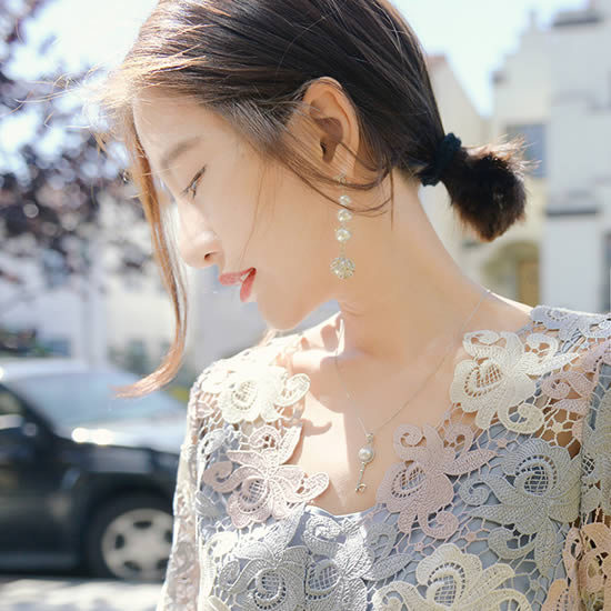 2017年春季流行的连衣裙：多彩春季首选连衣裙