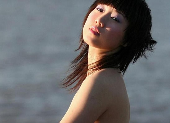 张晓雨大胆作品：中国第一裸模张筱雨清纯与率真