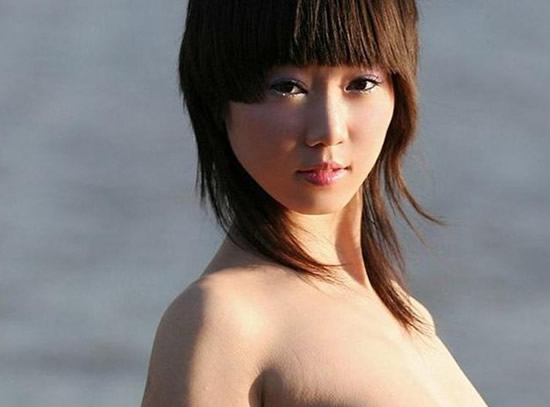 张晓雨大胆作品：中国第一裸模张筱雨清纯与率真