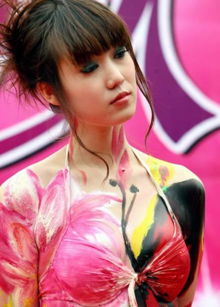 张晓雨大胆作品：中国第一裸模张筱雨清纯与率真