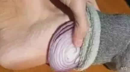 洋葱放入耳朵一夜奇迹出现了(图) 洋葱放入耳朵一夜奇迹出现了(图)