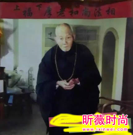 2012年,福厚老和尚以94岁高龄圆寂,出于尊敬,普照寺决定以坐缸之礼来