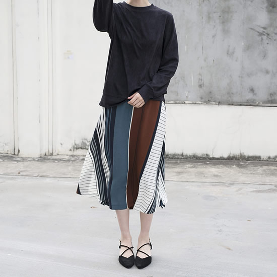 春日裙子穿出性感迷人：教你穿出最美的自己