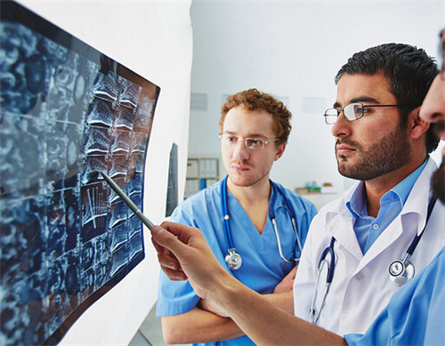 这种手术医生都不愿意做臭味熏人