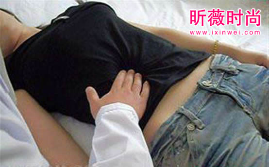惊呆!医生竟对女患者干这事(图) 惊呆!医生竟对女患者干这事(图)