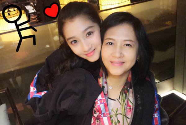 关晓彤真实身家曝光：关晓彤是谁的女儿 父母干啥的