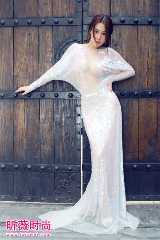 张馨予酥胸半露 张馨予性感喷血照 张馨予最新图片