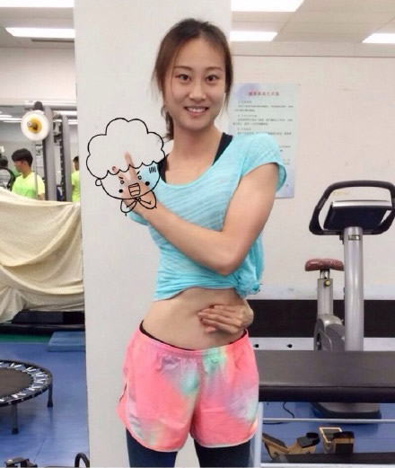 各路美女齐炫腹：大晒好身材（美女炫腹图看过来）