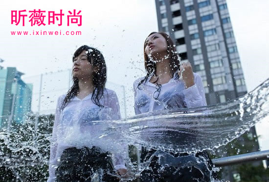 街拍日本妹子湿身好清凉：日本少女傲人身材湿身性感