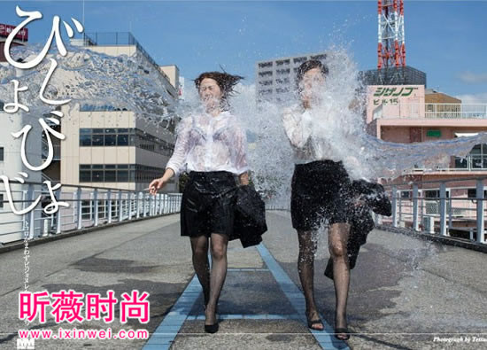 街拍日本妹子湿身好清凉：日本少女傲人身材湿身性感