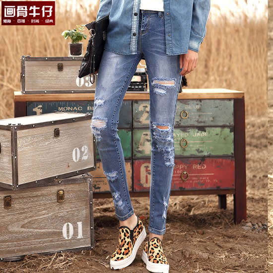 时髦白衬衫搭配牛仔裤：漂亮率性潮酷到不要不要的