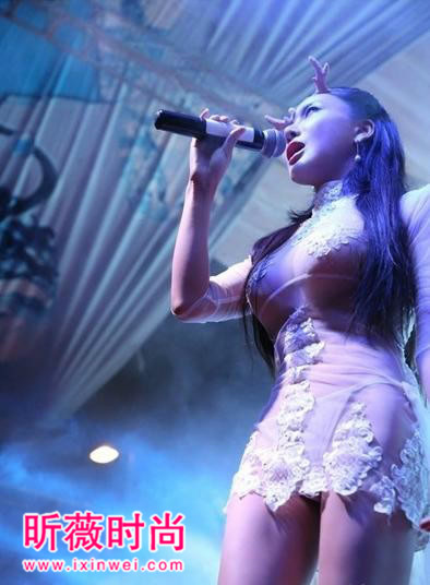 龚玥菲三围多少 龚玥菲胸是真的吗 龚玥菲被蹭胸照曝光