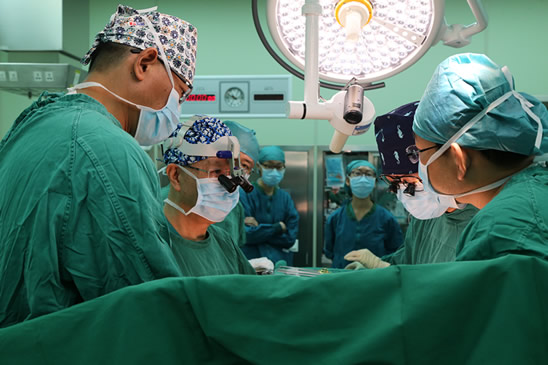 清华长庚直播巅峰虫癌手术 百万观众正能量爆棚