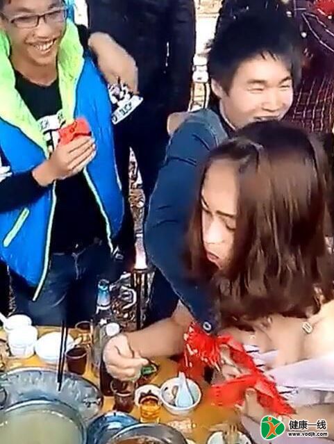 一次玩伴娘的经历：红包竟塞在伴娘这地方（组图）