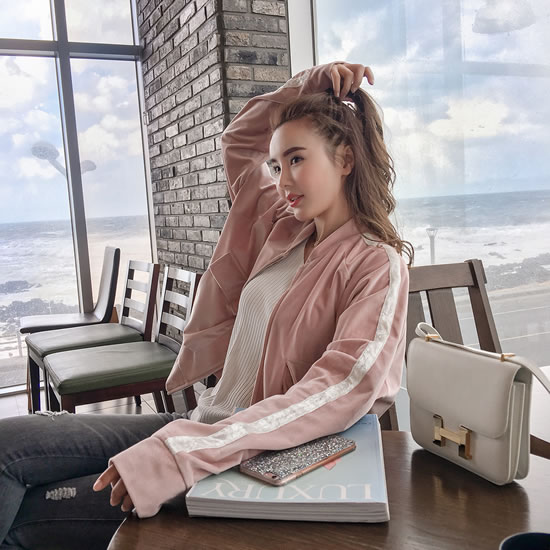 春季矮个短外套搭配小脚裤：身材显高的利器（图）