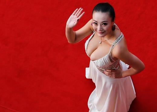 王李丹妮个人资料 王李丹妮f罩杯豪乳惊人 王李丹妮比基尼