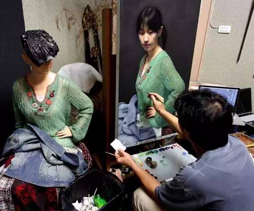 神秘女子震惊世界！惊叹她背后的男人（组图）